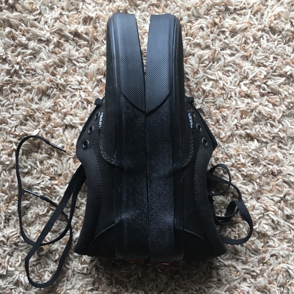 New With Box Vans Classic Black Women’s Size 6